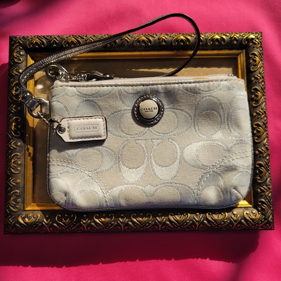 Coach Wristlet ~ Signature C Logo ~ White w/ Silver Thread ~ GUC - Picture 3 of 15